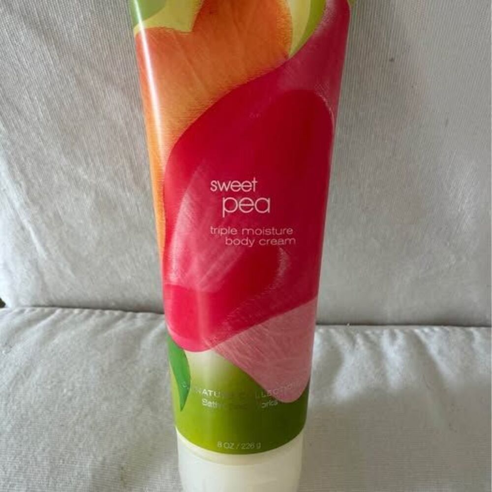 Bath & Body Works Sweet Pea Triple Moisture Body Cream 8 oz Older Formula